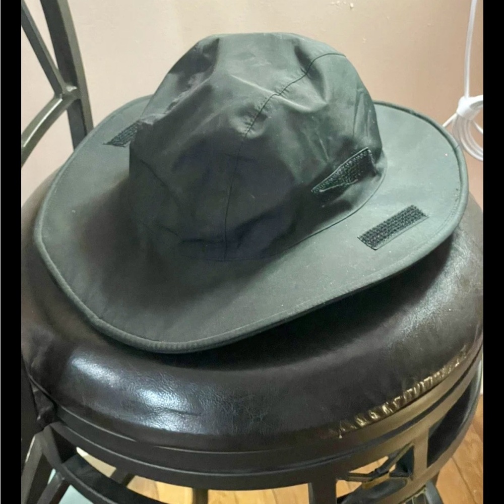 Black Wide Brim Hat. Shinchic bucket hat